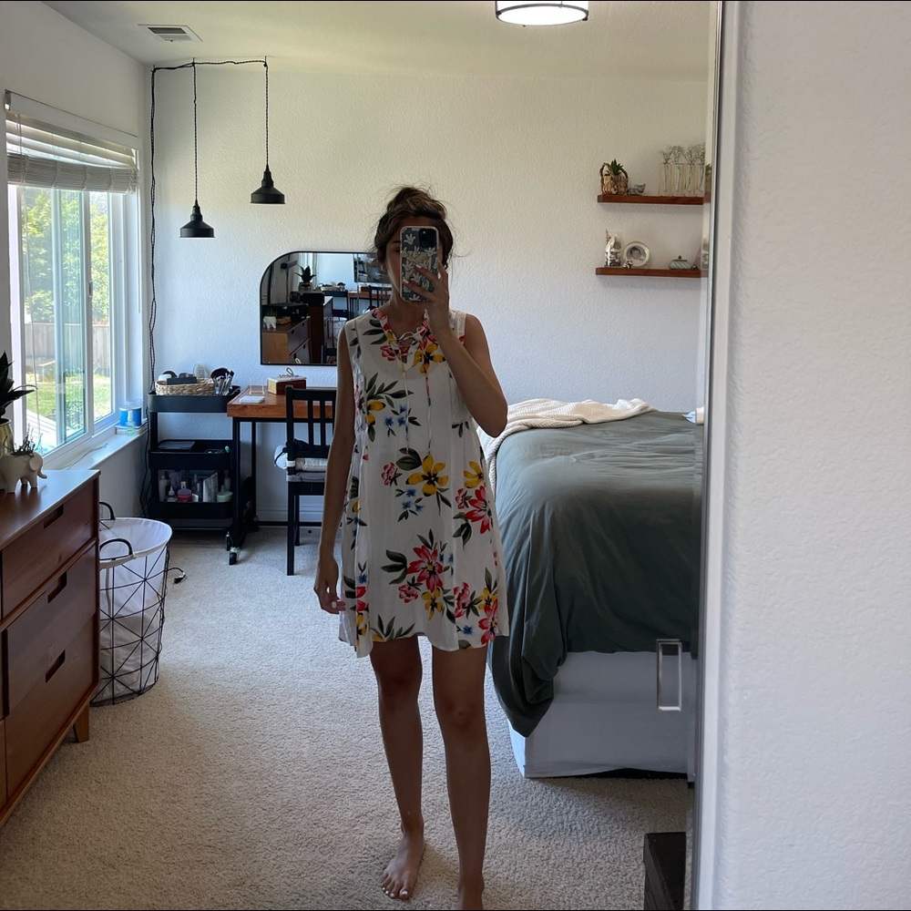 White floral shift dress
